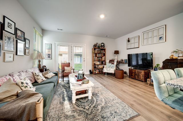 701 Dallas Dr, Columbia, TN 38401