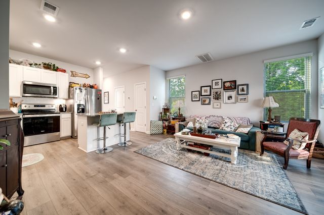 701 Dallas Dr, Columbia, TN 38401