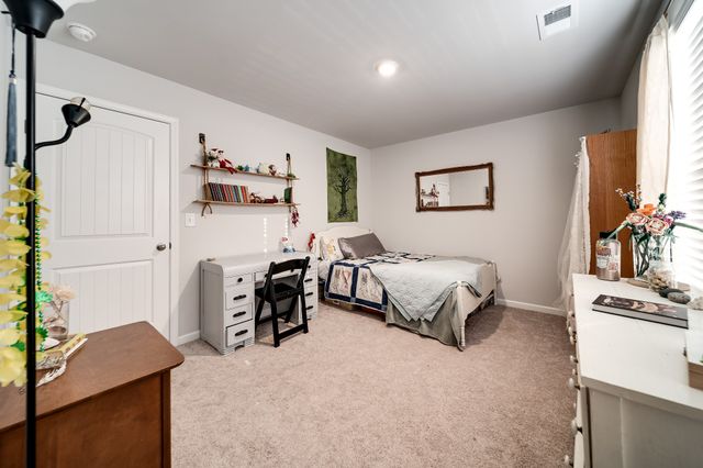 701 Dallas Dr, Columbia, TN 38401