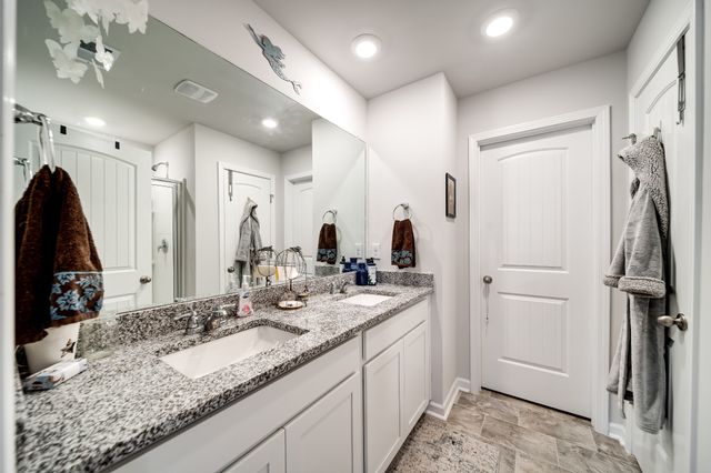 701 Dallas Dr, Columbia, TN 38401