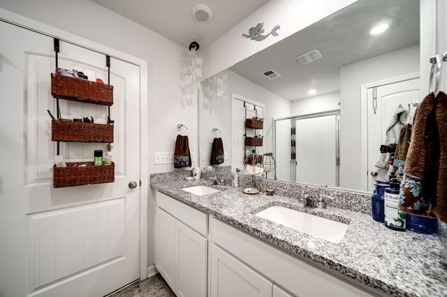 701 Dallas Dr, Columbia, TN 38401