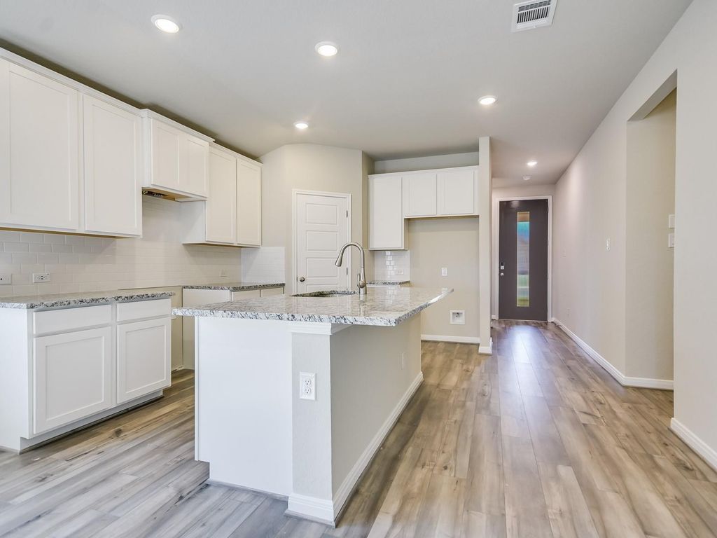 129 Holmby DR, Hutto, TX 78634