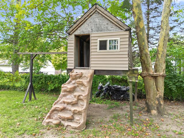 27547 Powers Street, Westland, MI 48186