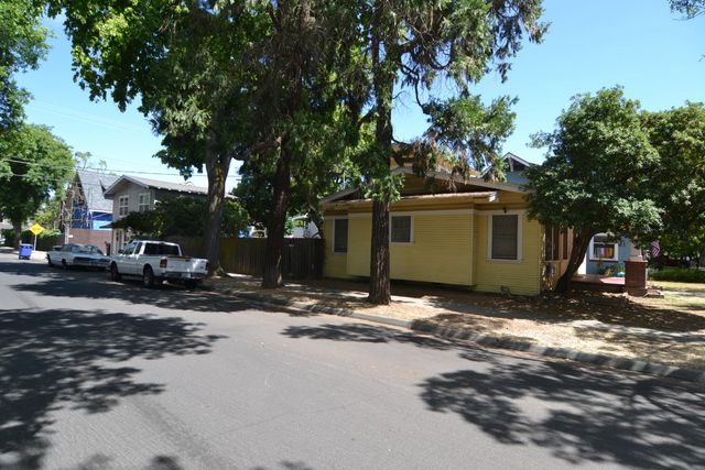132 Hackberry Ave, Modesto, CA 95354