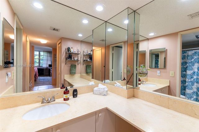 4221 W Palm Aire Drive 203, Pompano Beach, FL 33069