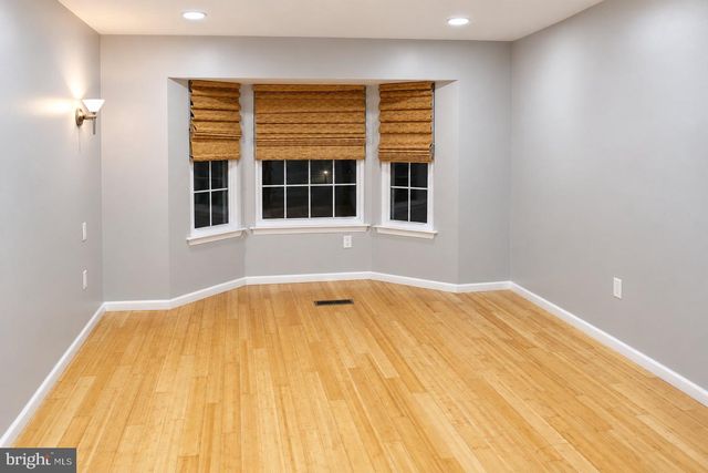 4 SPRUCE CT, Newtown, PA 18940