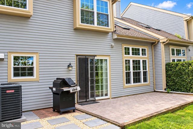 4 SPRUCE CT, Newtown, PA 18940