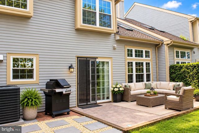 4 SPRUCE CT, Newtown, PA 18940
