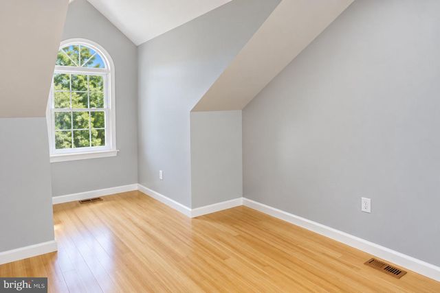 4 SPRUCE CT, Newtown, PA 18940