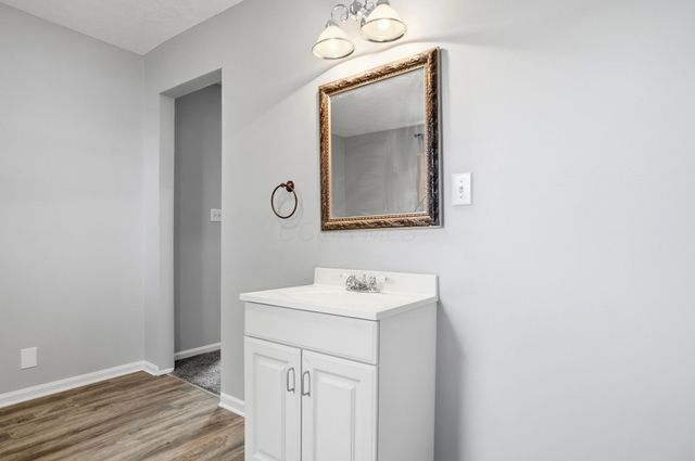 220 N Wagner Avenue, Baltimore, OH 43105