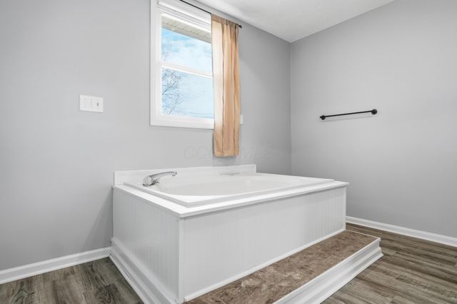 220 N Wagner Avenue, Baltimore, OH 43105