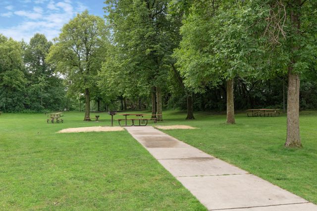 7501 W 100th Street, Bloomington, MN 55438