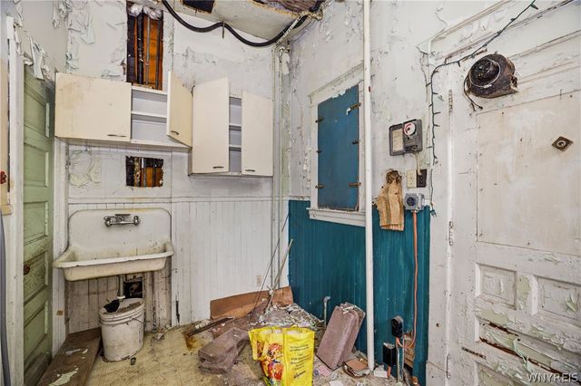 1773 Falls Street, Niagara Falls, NY 14303