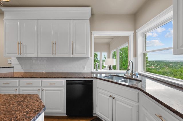 730 GOLF CREST LN, Lakeway, TX 78734