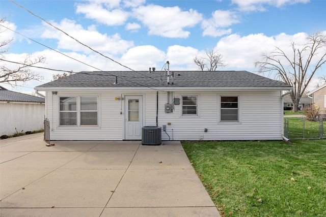 229 Jacolyn Drive NW, Cedar Rapids, IA 52405