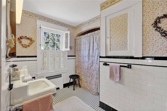 2338 Cranston Street, Cranston, RI 02920