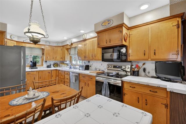 2338 Cranston Street, Cranston, RI 02920