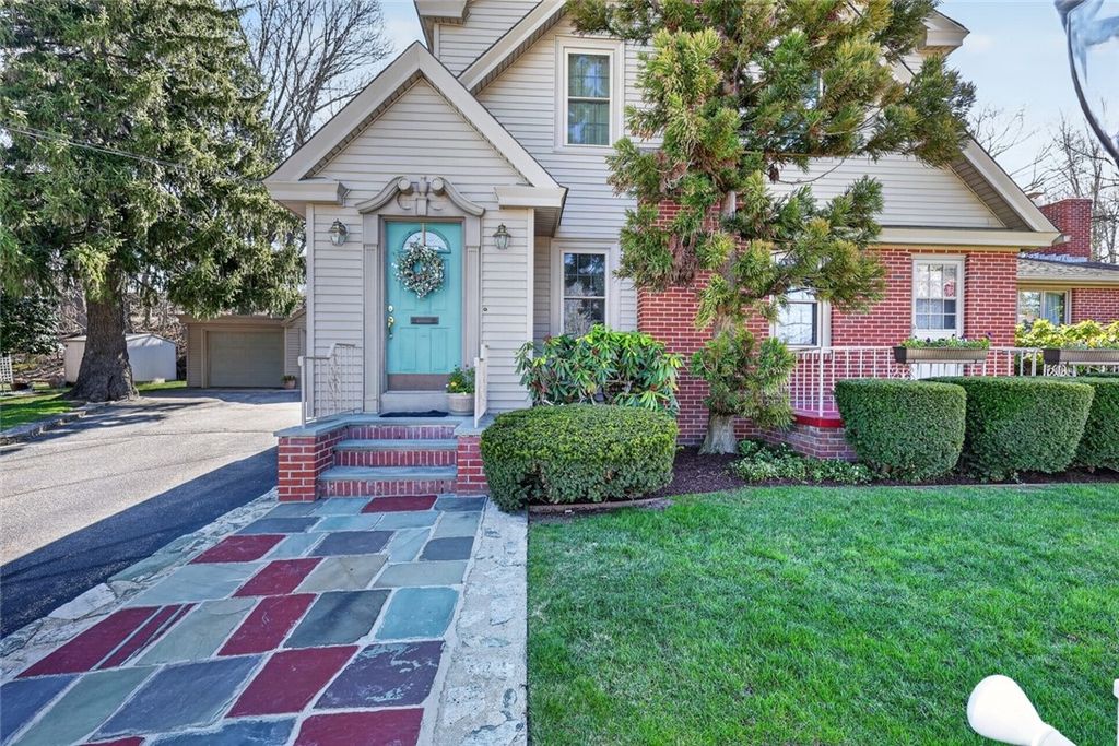 2338 Cranston Street, Cranston, RI 02920