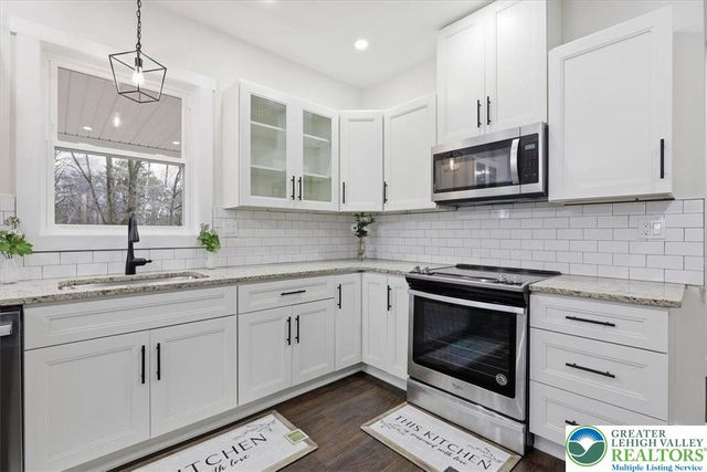 158 Petrarch Trail, Penn Forest Twp, PA 18210