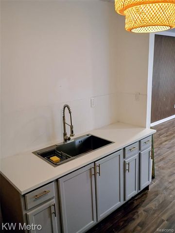 8538 Ellsworth Street, Detroit, MI 48238