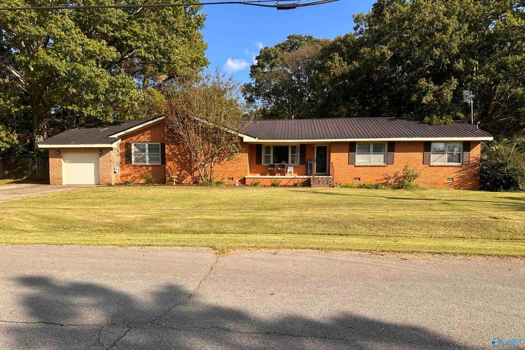 2117 Mythewood Drive SW, Huntsville, AL 35803