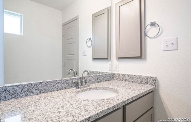 2085 Silver Oaks, San Antonio, TX 78213