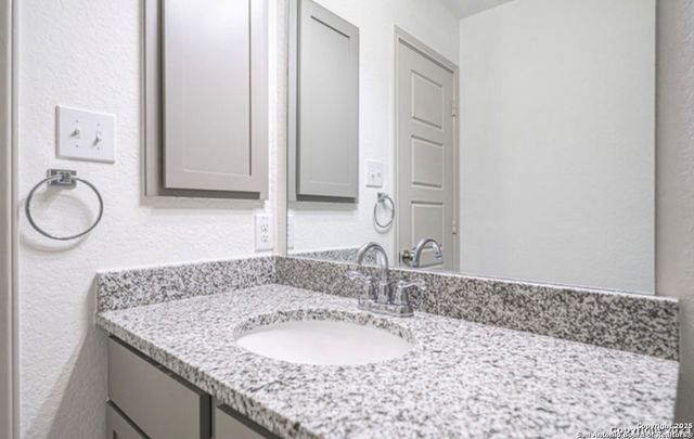 2085 Silver Oaks, San Antonio, TX 78213