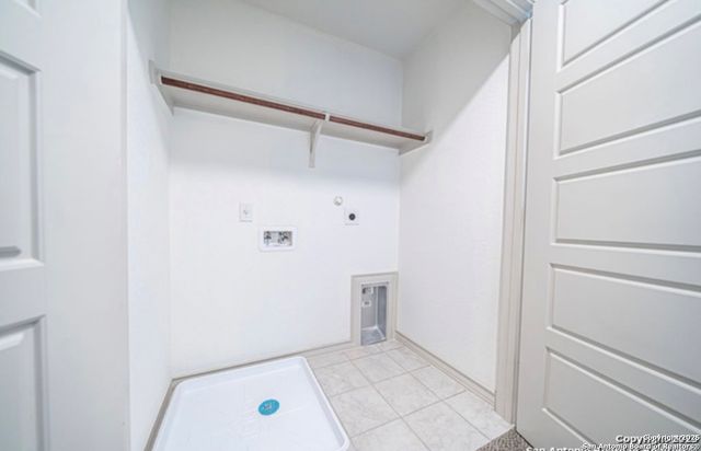 2085 Silver Oaks, San Antonio, TX 78213