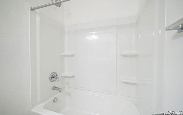 2085 Silver Oaks, San Antonio, TX 78213