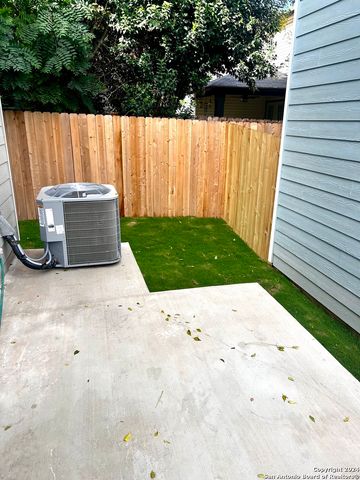 2085 Silver Oaks, San Antonio, TX 78213