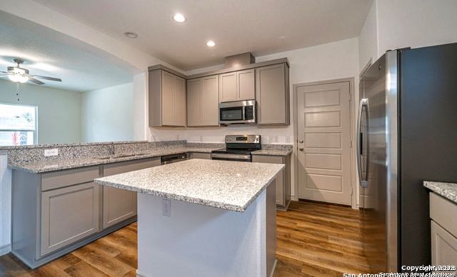 2085 Silver Oaks, San Antonio, TX 78213