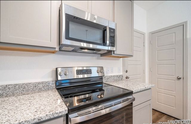 2085 Silver Oaks, San Antonio, TX 78213