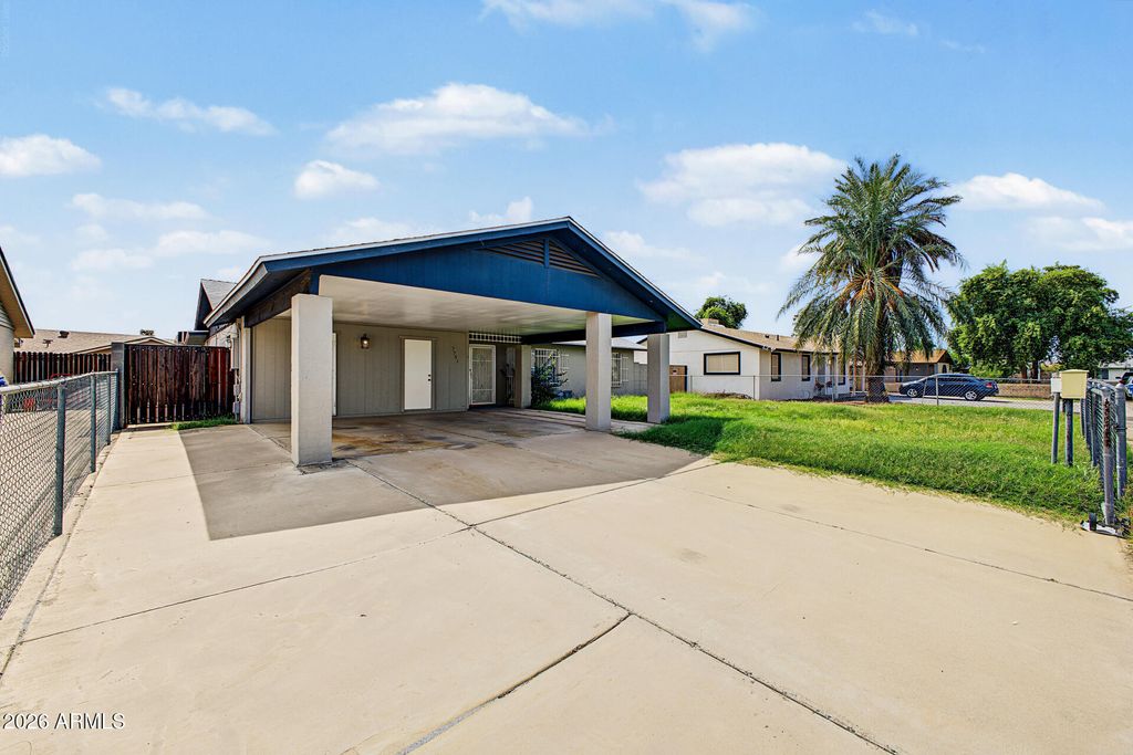 7751 W MACKENZIE Drive, Phoenix, AZ 85033 — exterior