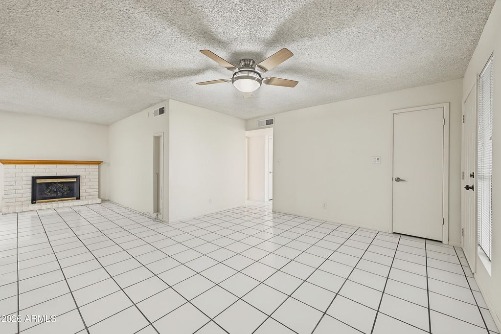 7751 W MACKENZIE Drive, Phoenix, AZ 85033 — photo 2