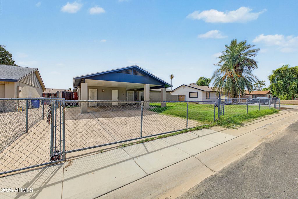 7751 W MACKENZIE Drive, Phoenix, AZ 85033 — photo 5