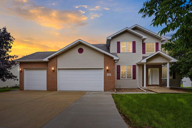1920 Falcon Ridge, Waterloo, IA 50701