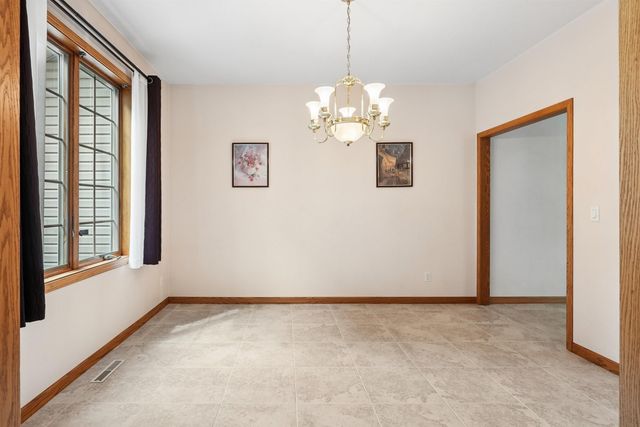 1920 Falcon Ridge, Waterloo, IA 50701