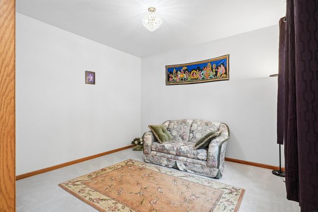 1920 Falcon Ridge, Waterloo, IA 50701