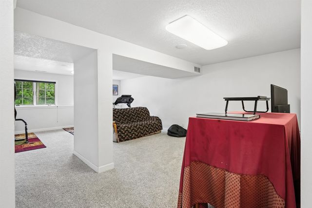 1920 Falcon Ridge, Waterloo, IA 50701