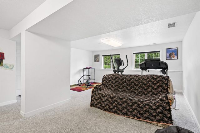 1920 Falcon Ridge, Waterloo, IA 50701