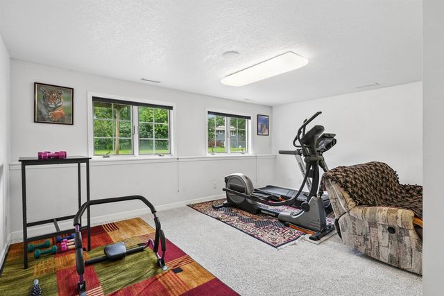 1920 Falcon Ridge, Waterloo, IA 50701