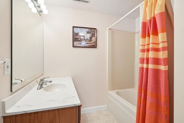 1920 Falcon Ridge, Waterloo, IA 50701