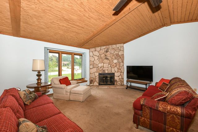 3707 W Honey Tree LANE, Greenfield, WI 53221