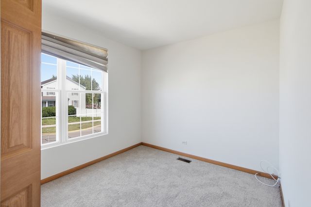 1651 Linden Park Lane, Aurora, IL 60504