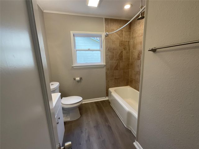 302 S 5th Street, La Porte, TX 77571