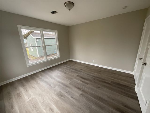 302 S 5th Street, La Porte, TX 77571