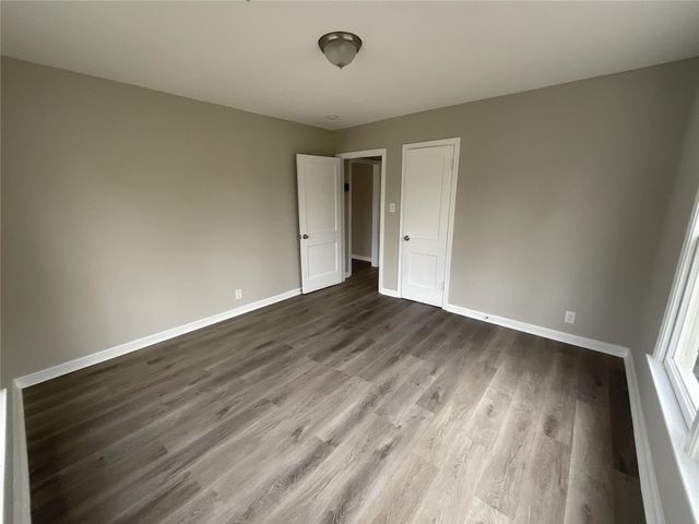 302 S 5th Street, La Porte, TX 77571