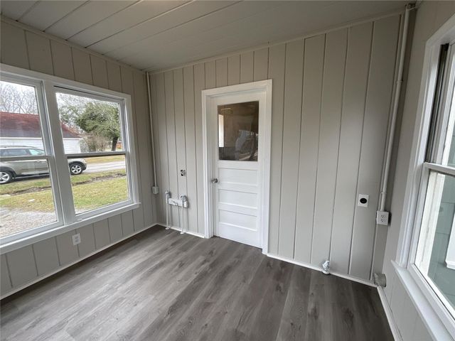 302 S 5th Street, La Porte, TX 77571