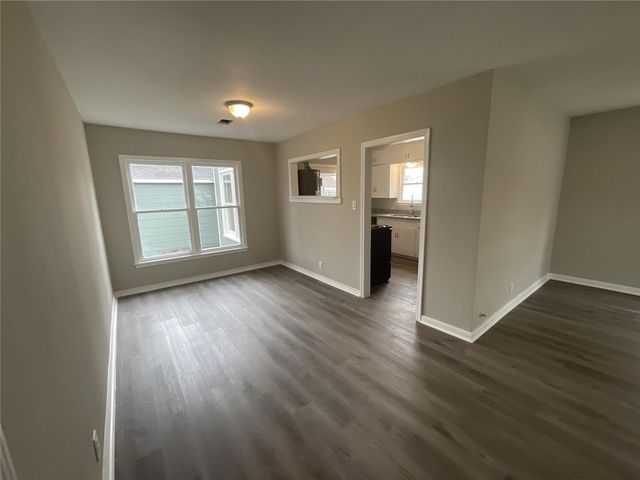 302 S 5th Street, La Porte, TX 77571