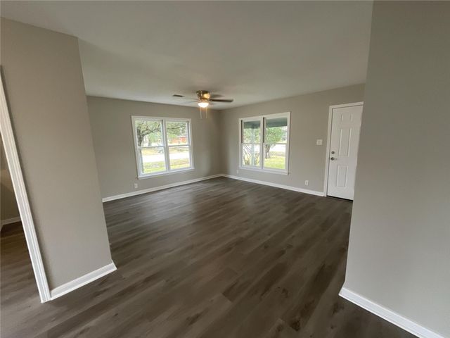 302 S 5th Street, La Porte, TX 77571